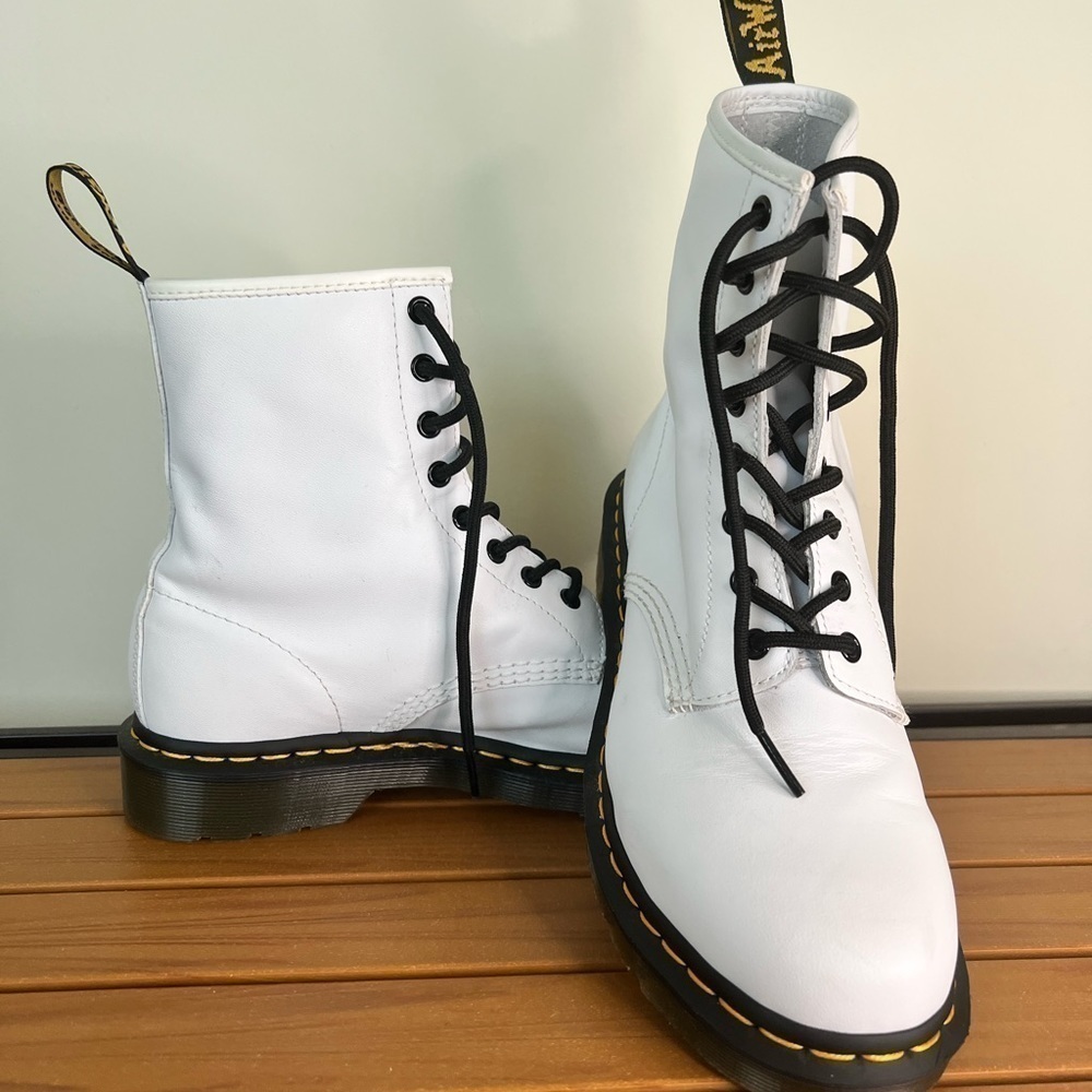 Doc Martin Booties 1460 8 eyelet white